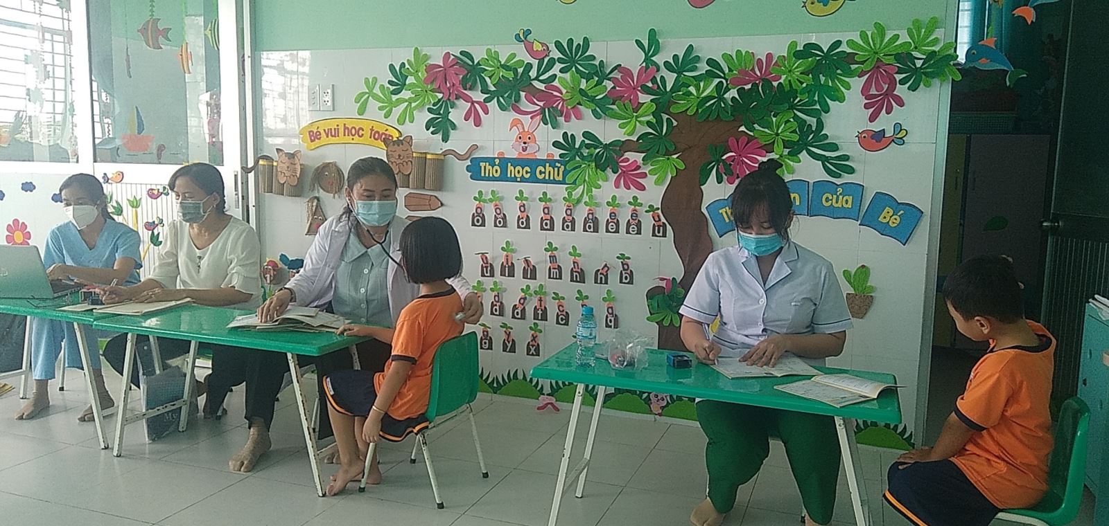 Trường MG Phước Vĩnh Tây phối hợp cùng Trạm y tế xã Phước Vĩnh Tây tổ chức khám sức khỏe cho học sinh năm học 2023-2024